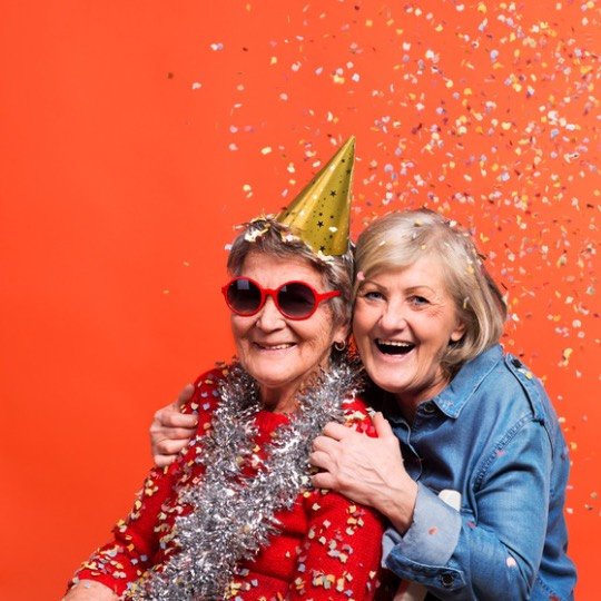 Idosas comemorando aniversário