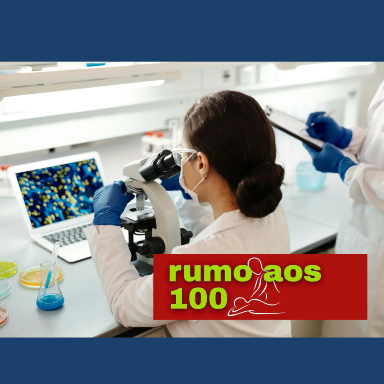 Pesquisadora trabalhando em laboratório