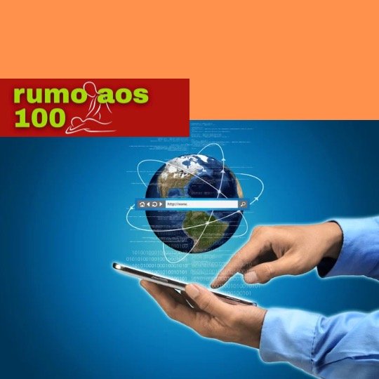 Imagem de mãos teclando celular conectado no universo digital