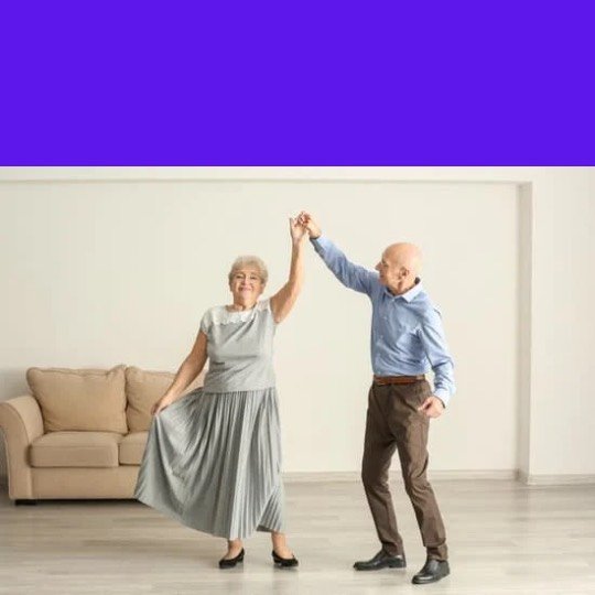 Casal de idosos dançando